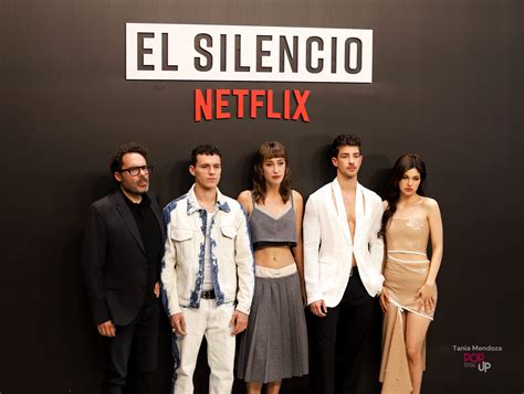 Aria Bedmar caracterizada como actriz en la serie 'El Silencio' de Netflix