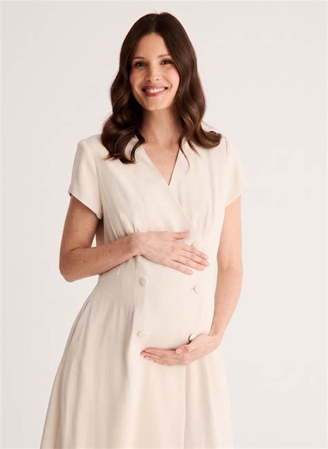 Diseño de moda premamá elegante y cómodo