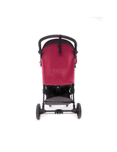 Foto de la silla de paseo Baby Monsters Alaska en un parque.