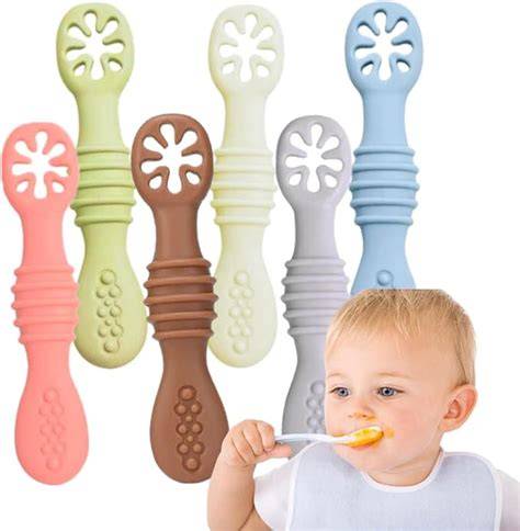 Infografía comparativa de materiales de cucharas para bebés (silicona, metal, plástico) con iconos de seguridad (BPA-free)