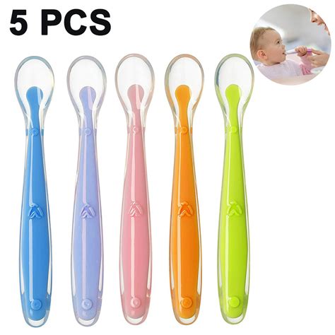 Diferentes tipos de cucharas para bebés: mangos cortos, mangos largos, cabezales angulados, cucharas de aprendizaje