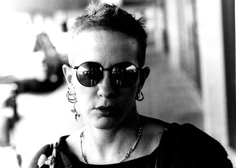 Retrato de Kathy Acker, escritora transgresora