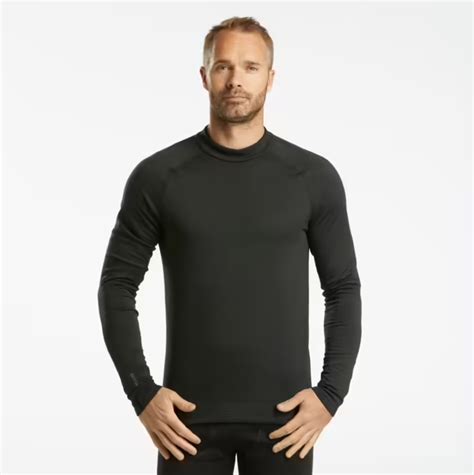Muestra de camisetas térmicas de diferentes colores para niños
