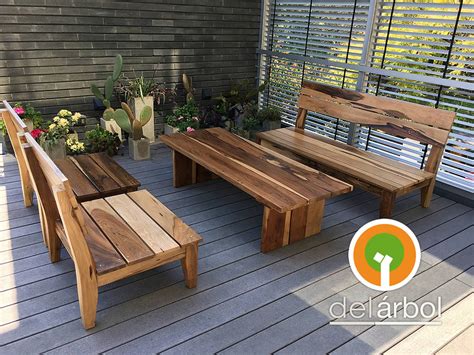 Fotografía de muebles de jardín de madera maciza sostenibles