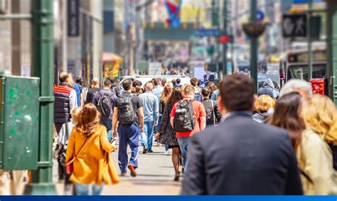 Gráfico circular que compara la distribución de pediatras en hospitales y atención primaria en España.