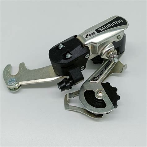 Esquema técnico de una transmisión de 10 velocidades Shimano con cassette y desviador trasero