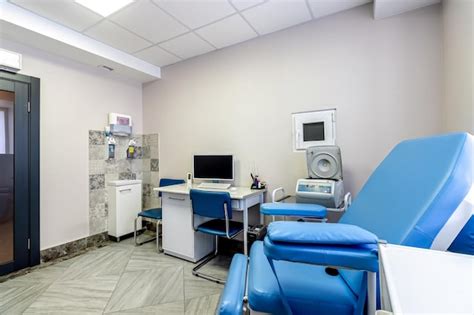 Equipo médico en consultorio de ginecología