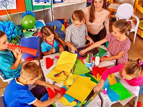 Foto de niños en una escuela infantil jugando