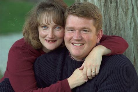 Fotografía de archivo de Kenny y Bobbi McCaughey durante la conferencia de prensa tras el nacimiento de sus siete hijos en 1997.