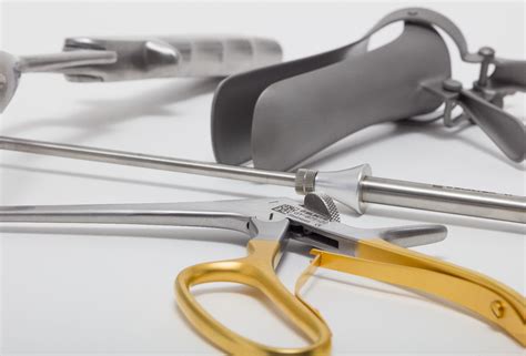 Foto de instrumental ginecológico para exploración vaginal o esquema de la anatomía pélvica