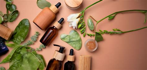 Bebé siendo cuidado con productos naturales