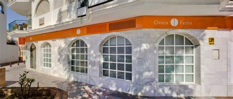 Fachada de la Clínica Fertia en Fuengirola