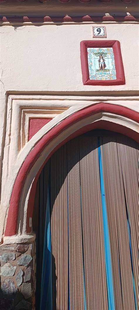 Detalle de la portada gótica-flamígera del Hospital de San Sebastián