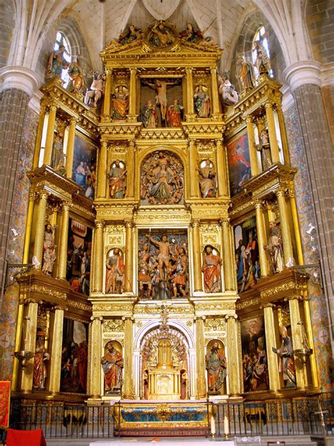 Interior de la capilla con retablo del Hospital de San Sebastián