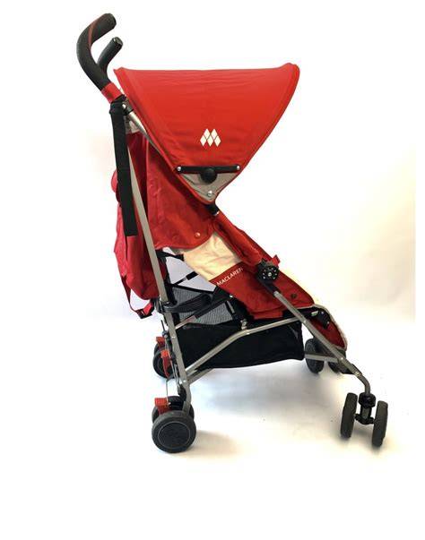 Sombrilla universal Maclaren marrón en silla de paseo