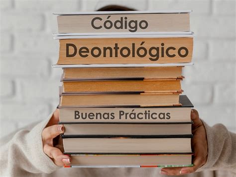 Esquema del proceso de creación de un código deontológico profesional, desde la identificación de la necesidad hasta su aprobación por la asamblea general.