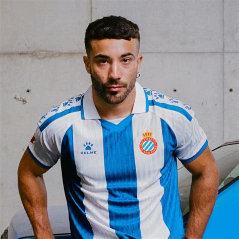 Foto de Iván de la Peña con la camiseta del RCD Espanyol