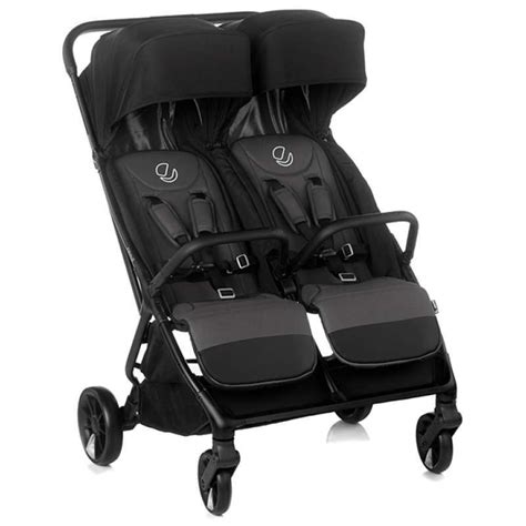 Foto de la silla de paseo gemelar Playxtrem Baby Twin en un espacio reducido
