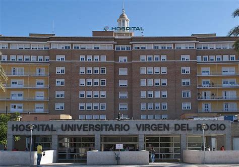 Fotografía de la fachada o entrada principal del Hospital Universitario Virgen del Rocío