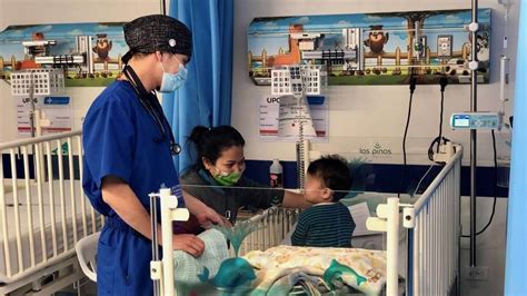 Infografía comparativa de la antigua y nueva área de urgencias pediátricas en La Paz