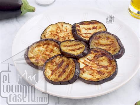 Láminas de berenjena a la plancha con marcas de grill