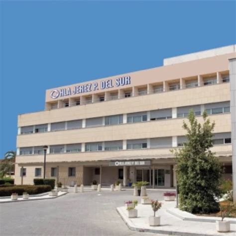 Foto del Hospital HLA Jerez Puerta del Sur con matronas atendiendo a pacientes