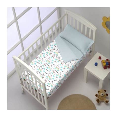 Saco nórdico de bebé en una minicuna con diseño de estrellas