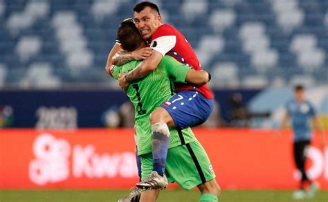 Fotografía de Gary Medel celebrando un gol con la selección chilena