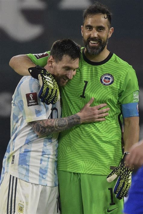 Gary Medel defendiendo la camiseta de Chile en la Copa del Mundo
