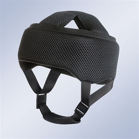 Esquema de un casco craneal pediátrico sobre la cabeza de un bebé