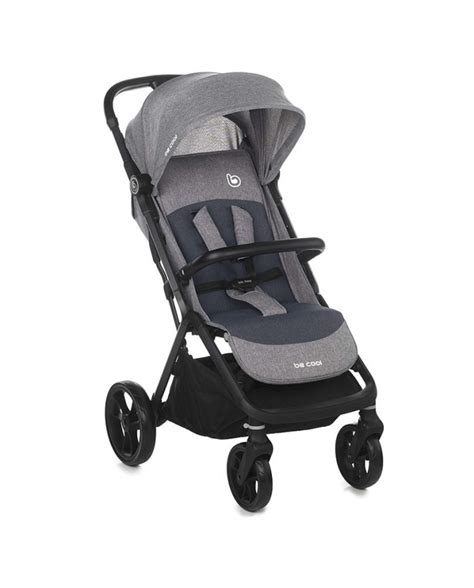 Silla de paseo Urban Go plegada demostrando su compacidad