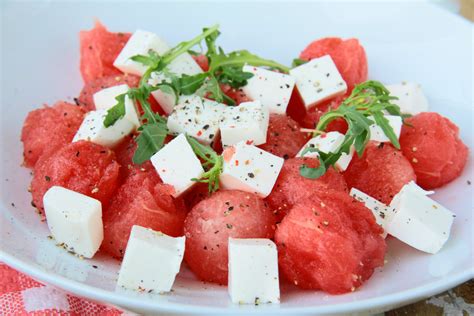 Ensalada de sandía, feta y hierbabuena