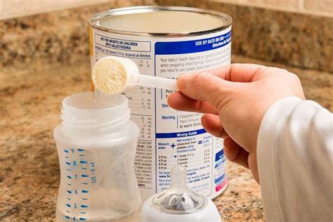 Foto: Preparación de leche de fórmula con cacito