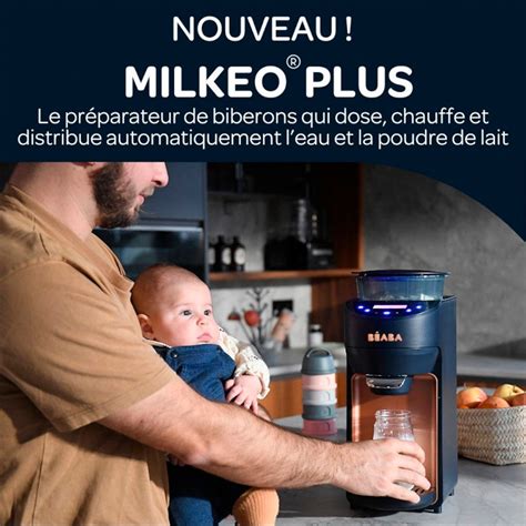 Preparador automático de biberones Beaba Milkeo Plus en acción