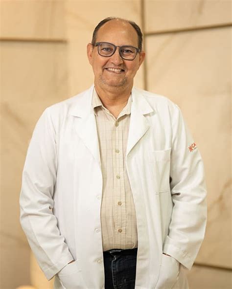 Foto profesional del Dr. Paulo Cesar Guimarães
