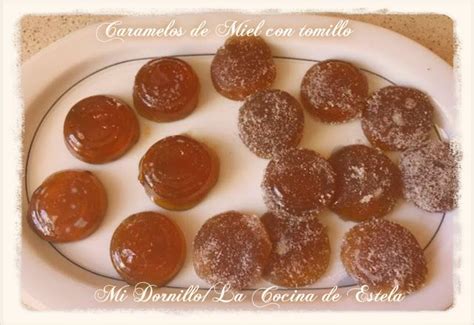 Foto de caramelos de miel caseros o proceso de moldeo