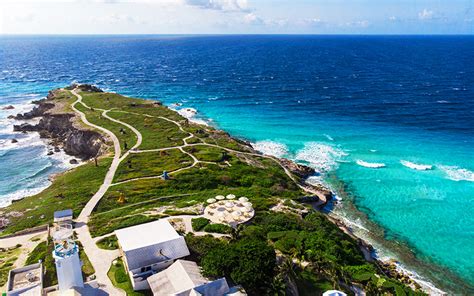 Fotografía aérea de Punta Sur en Isla Mujeres con ruinas del templo