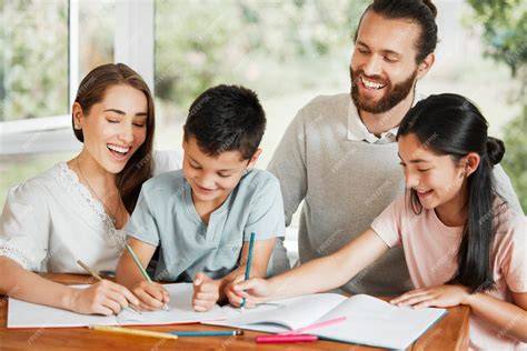 padres e hijos estudiando juntos