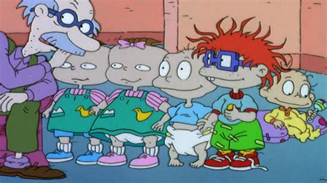Ilustración de los personajes principales de Rugrats: Aventuras en Pañales, con Carlitos Finster en primer plano