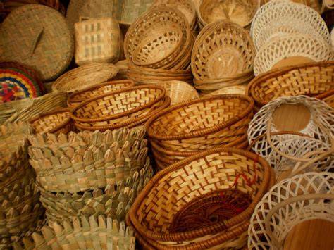 Ejemplos de cestas prehispánicas o uso de cestería en contextos históricos andinos