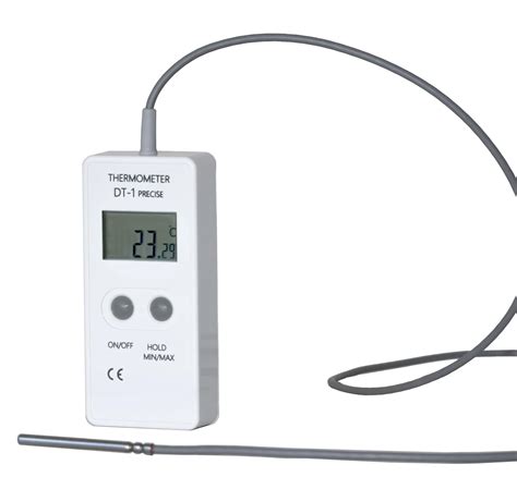 Ilustración de un termómetro digital mostrando un rango de temperatura ideal para incubación de huevos de reptil.