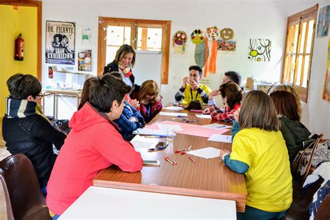 Niños o adolescentes participando en el 